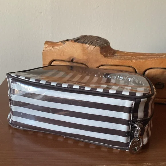 Henri Bendel Travel Bags - Picture 4 of 16